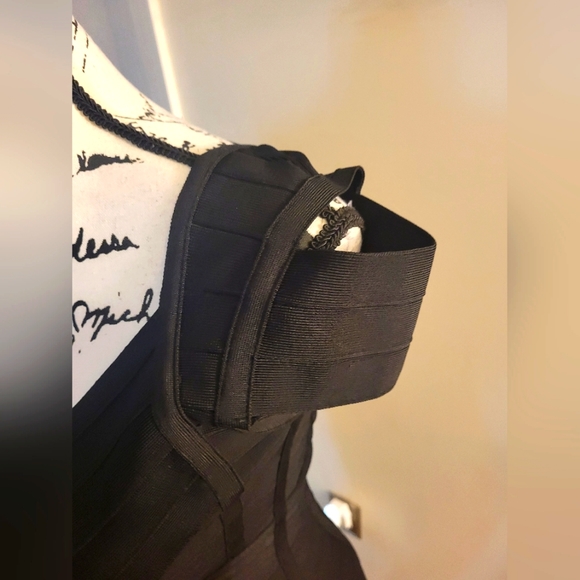 V-Neck Cut Out Black Bandage Dress - Picture 2 of 4